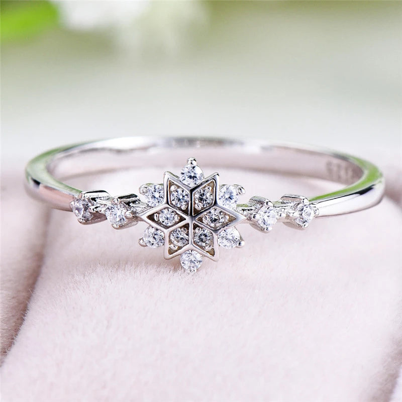 Schneezauber: Anel de floco de neve elegante em prata esterlina 925