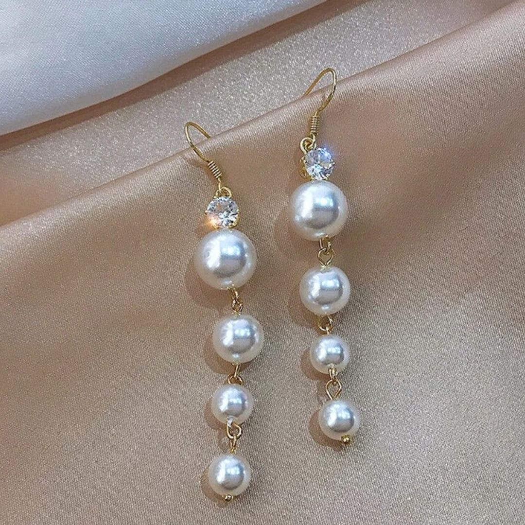 Fascinantes brincos dourados com enc