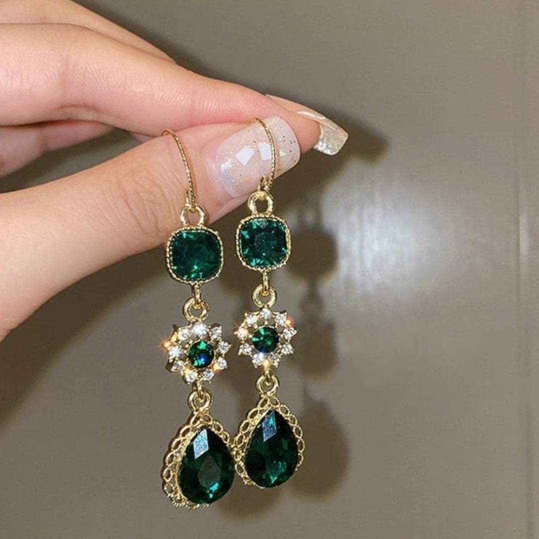 Fascinantes brincos vintage com cintilantes cristais verdes