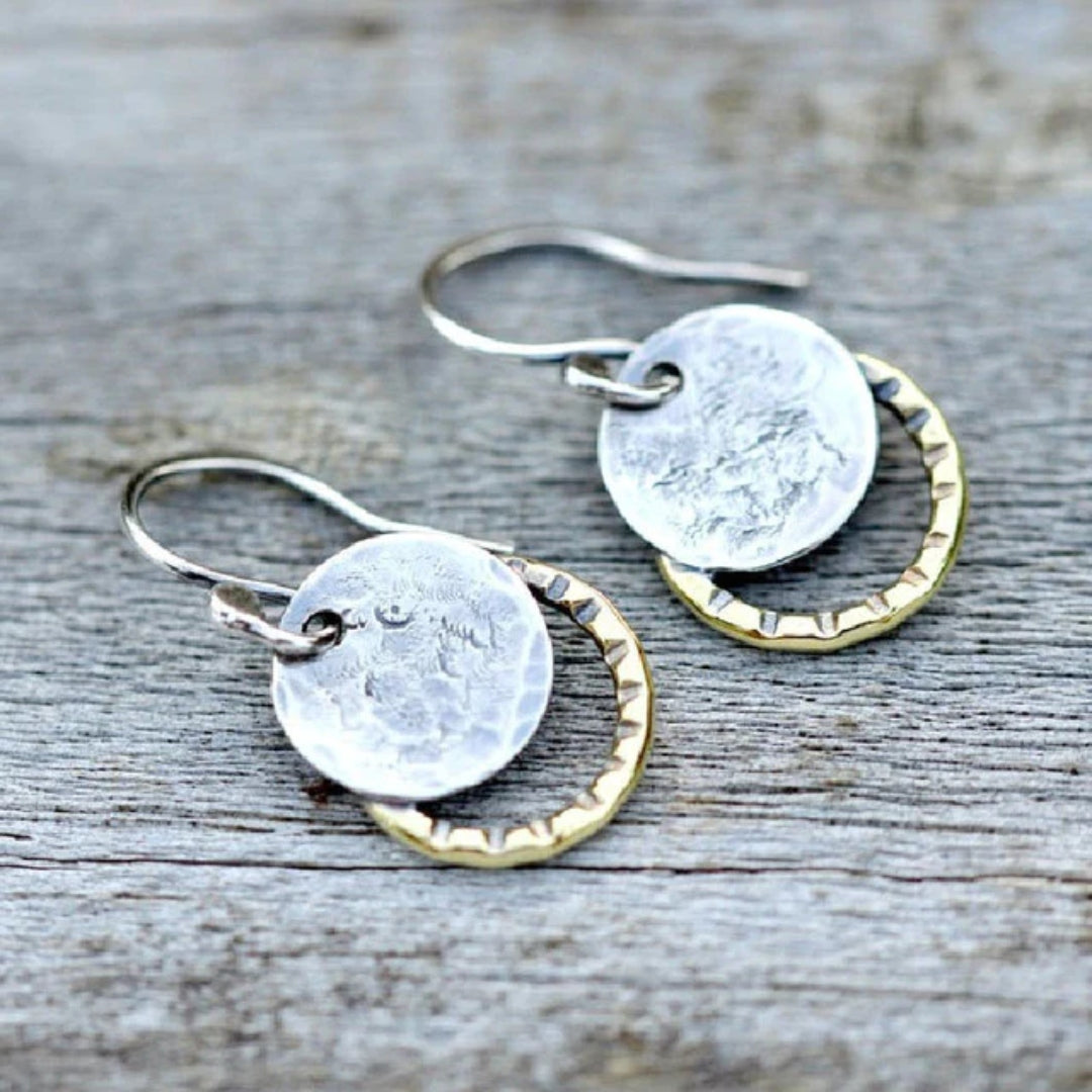 Fascinantes brinco vintage em dourado e prateado radiante