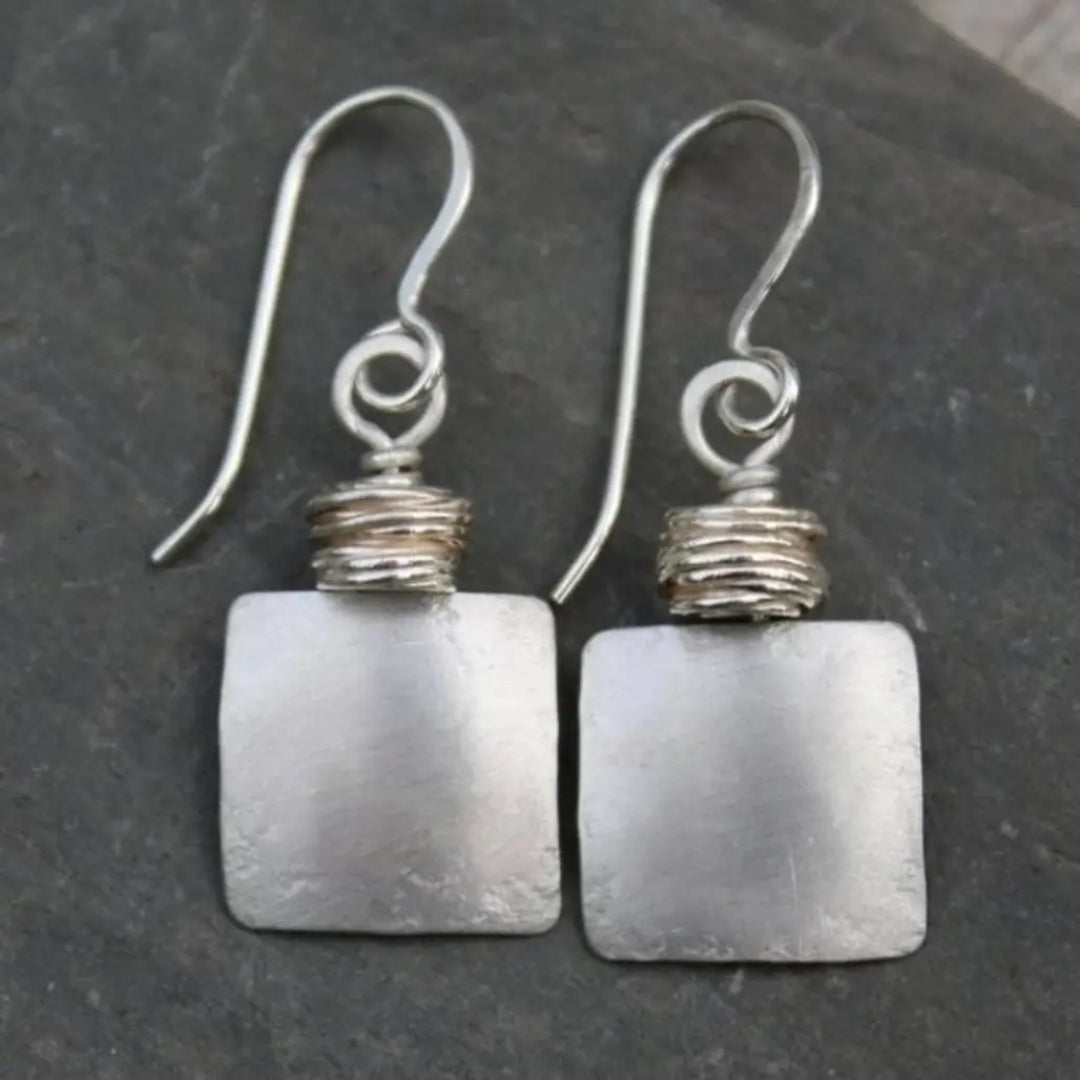 Brincos Quadrados de Prata Vintage Estilosos para um Toque de Elegância