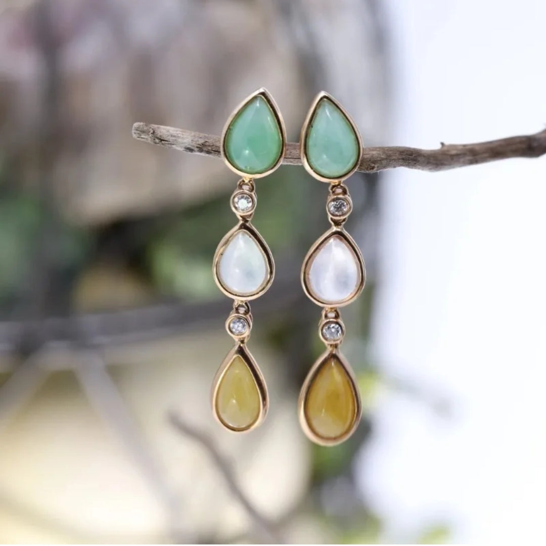 Brincos vintage encantadores com pedras naturais brilhantes