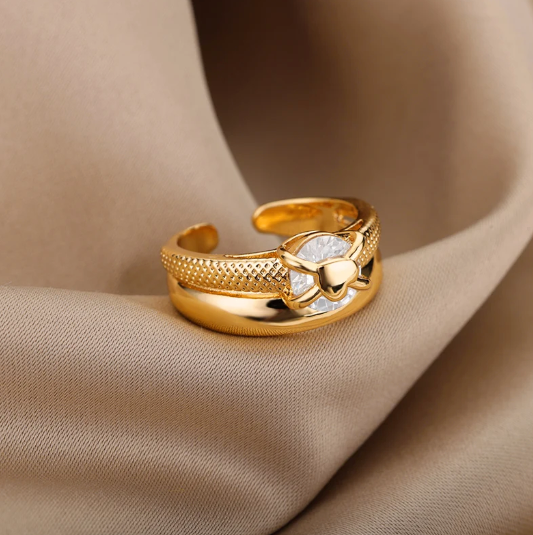 Anel Elegante com Design de Coração Puro em Ouro 18 Quilates