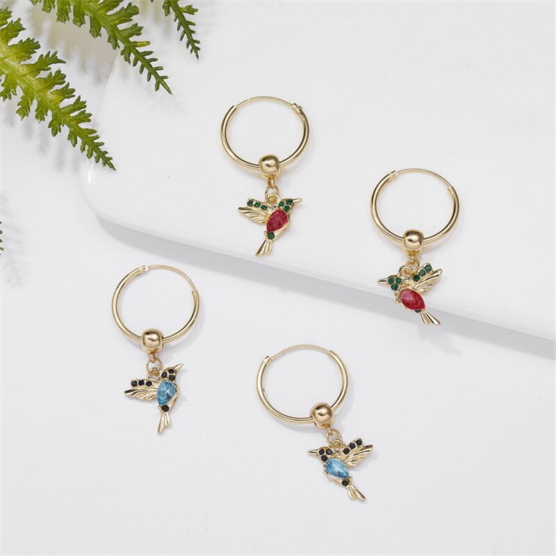 Brincos de beija-flor elegantes com incrustação de zircônia radiante
