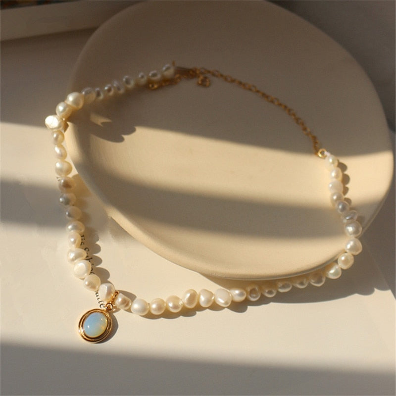 Pendente elegante com pérolas de pedra da lua cintilantes