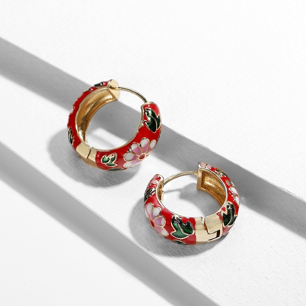 Brincos de flores glamourosos para uma aparência elegante