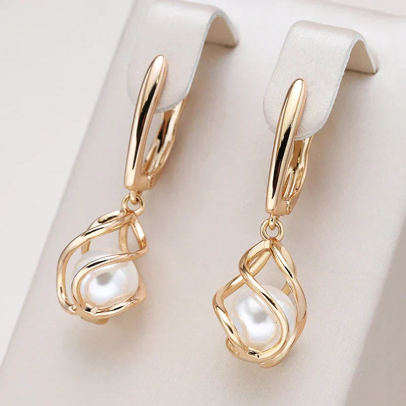 Brincos de Pérola Dourada Elegantes para um Toque Glamouroso