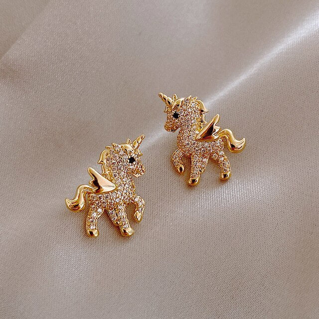 Brincos de Unicórnio Brilhantes em Ouro Luxuoso com Zircônia Radiante