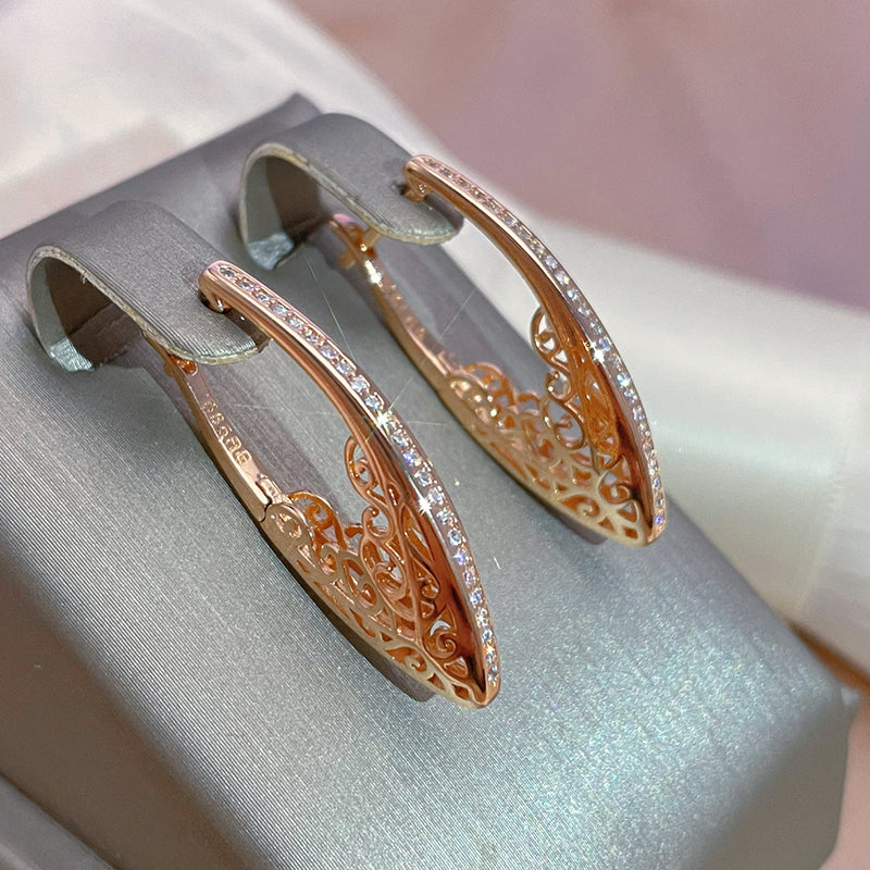 Brincos de ouro brilhantes para um toque de elegância