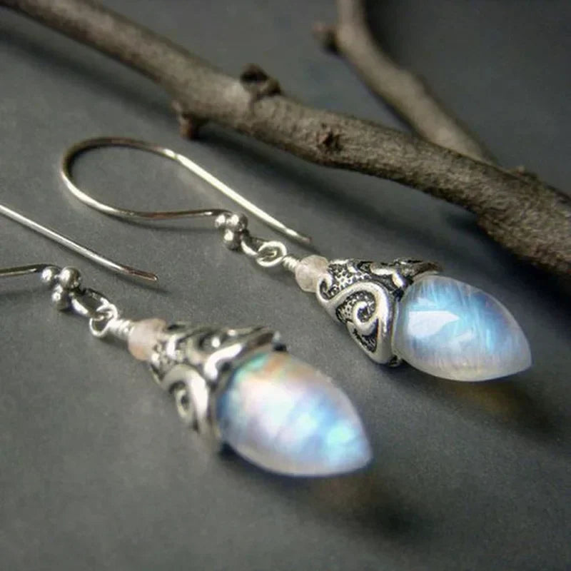 Brincos de Prata Vintage Chic com Elementos de Cristal da Lua Deslumbrantes