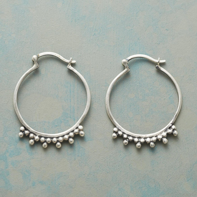 Brincos de Prata Vintage Clássicos para um Look Atemporal