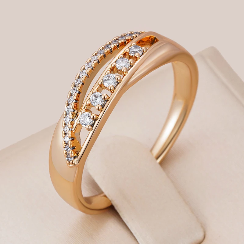 Anel de ouro elegante com pedra de zircônia brilhante para um toque de glamour
