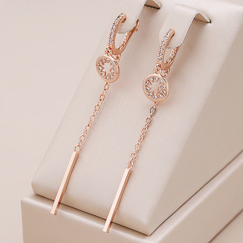 Brincos de zircônia brilhante para uma aparição glamourosa
