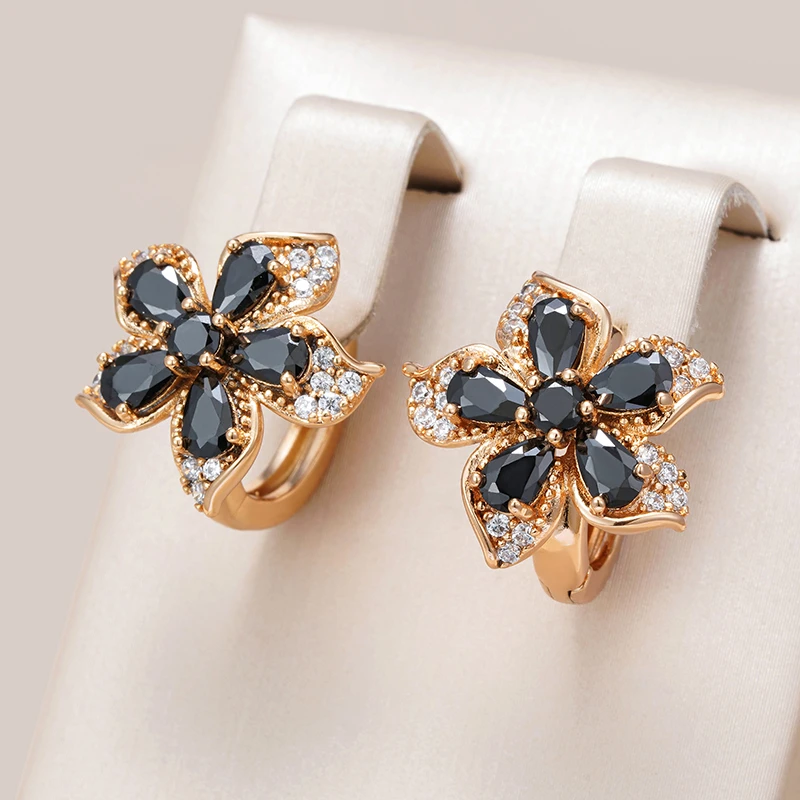 Elegantes brincos de flores de cristal pretos para um toque de glamour