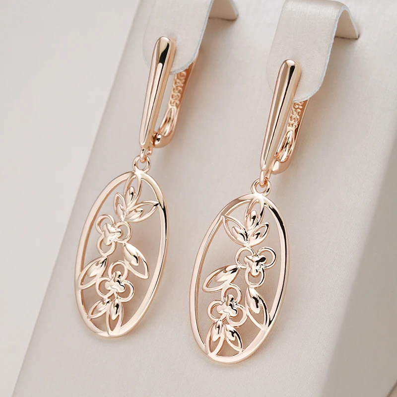 Elegantes brincos ovais dourados para o seu look glamour perfeito