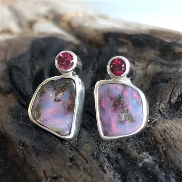 Brincos vintage fascinantes com brilhante zircônia vermelha