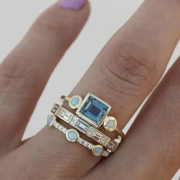 Anel Vintage Fascinante com Cristal Azul Cintilante