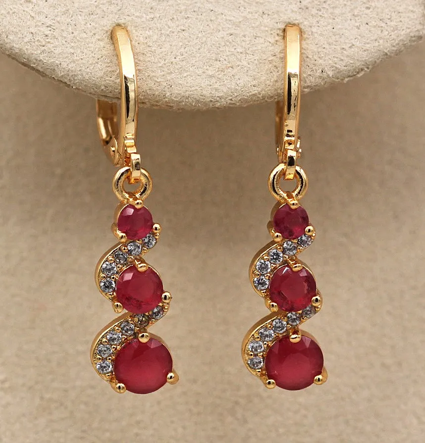 Elegância Eterna: Brincos Cintilantes com Zircônia Dourada Radiante