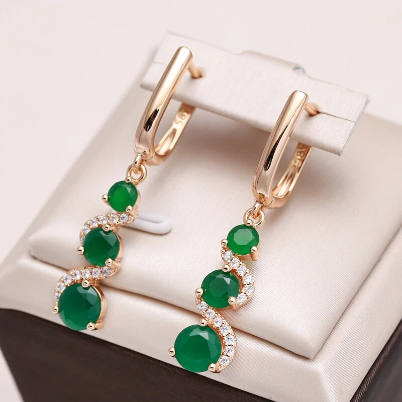 Elegância Eterna: Brincos Cintilantes com Zircônia Dourada Radiante