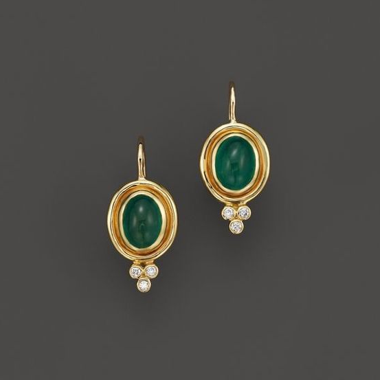 Brincos de ouro vintage glamourosos com pedra verde brilhante