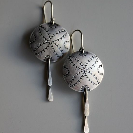 Bonitos Brincos de Prata Étnicos Vintage Redondos com Design Elegante