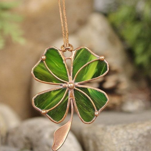 Colar de trevo verde chic para um toque de sorte e estilo