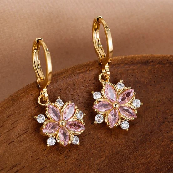 Elegantes brincos de margarida rosa com cristais brilhantes