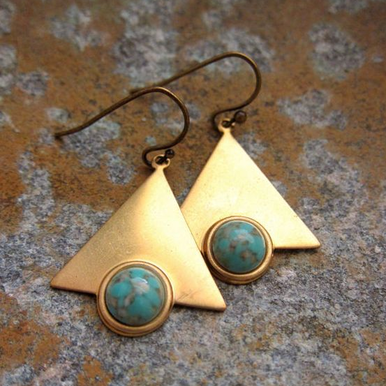 Brincos triangulares dourados elegantes com atraente turquesa vintage