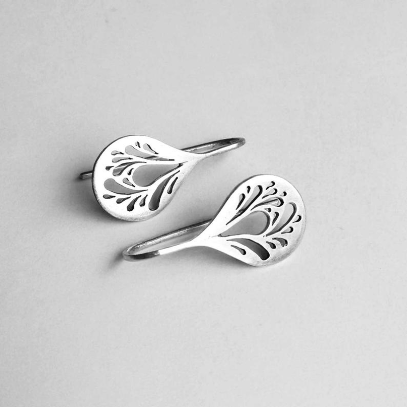 Brincos de Prata Vintage Elegantes em Design Oco Artístico