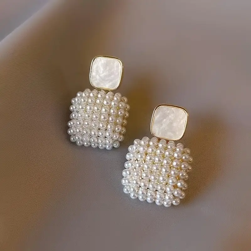 Brincos quadrados fascinantes com pérolas brilhantes