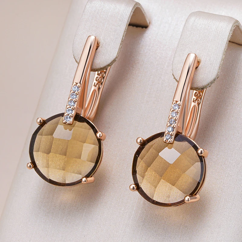 Brinco redondo funky com cristal marrom radiante para um look único!