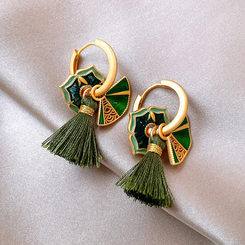 Elegantes brinco de franjas verdes para uma aparência estilosa