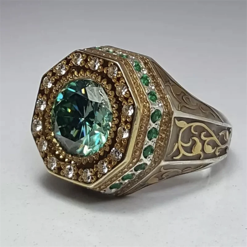 Anmutiger Anel Vintage em brilhante ouro com pedra preciosa verde