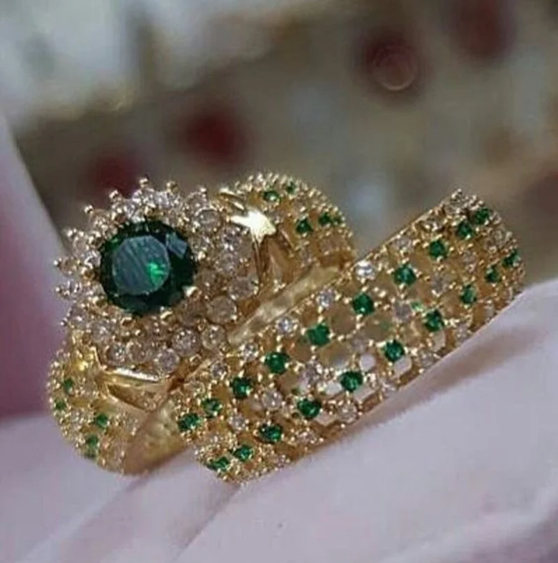 Anel Vintage Exquisito com Zircônia Verde Brilhante
