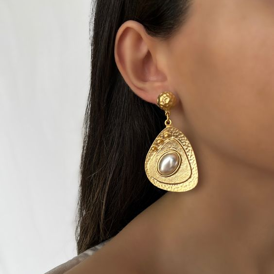 Elegância Atemporal: Brincos de Pérola Dourada Vintage para Todas as Ocasiões