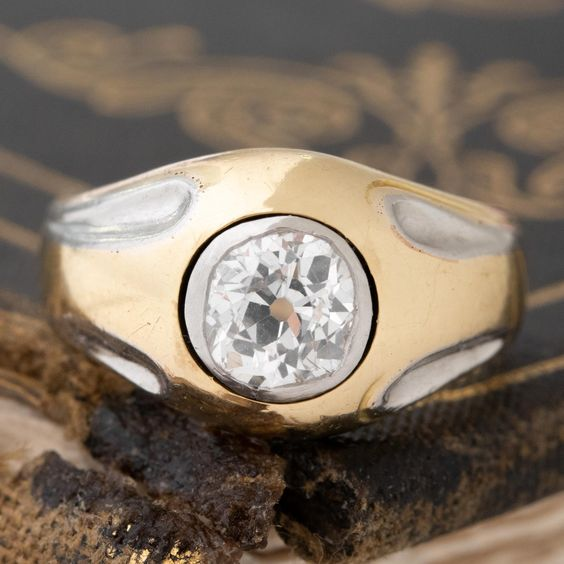 Anel Vintage Schicker com bola dourada brilhante
