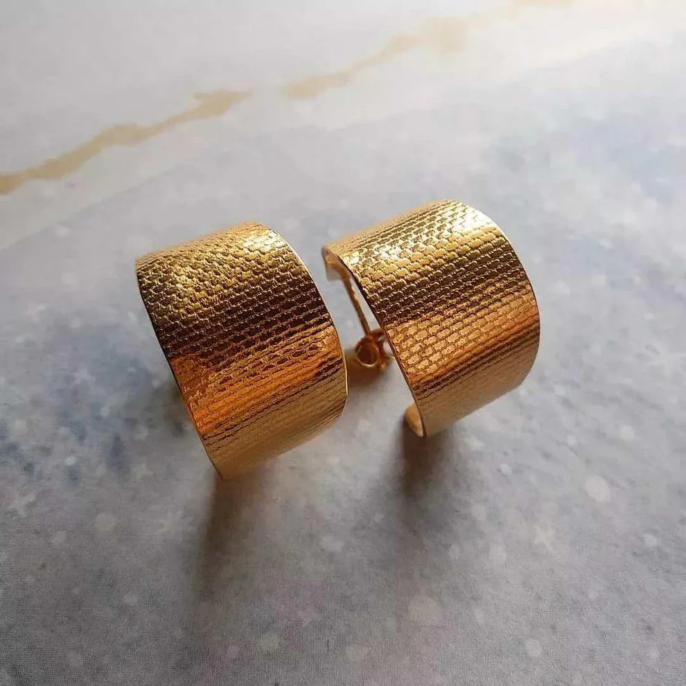 Brincos de Cesta Vintage Dourados Elegantes – Acessório Atemporal para Qualquer Ocasião