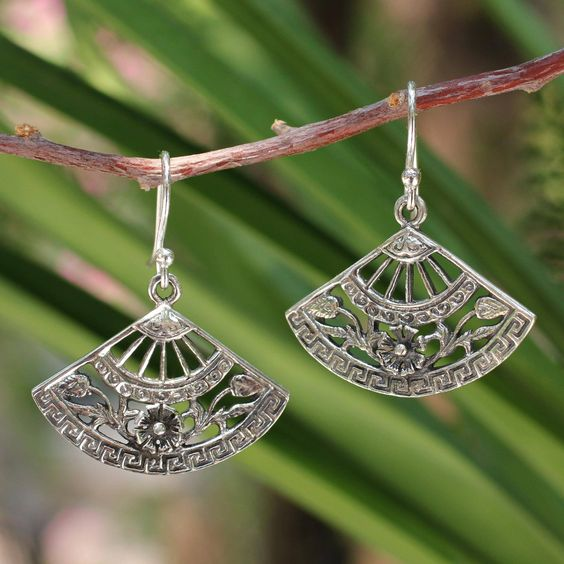 Brincos de Pendurar em Estilo Vintage Clássico com Design Elegante