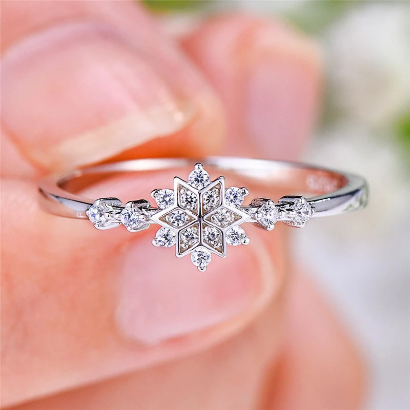 Schneezauber: Anel de floco de neve elegante em prata esterlina 925