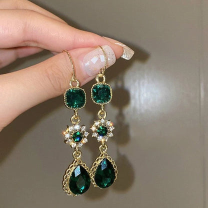 Fascinantes brincos vintage com cintilantes cristais verdes