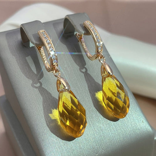 Brincos Dourados Brilhantes com Gotas de Cristal Amarelas Radiantes
