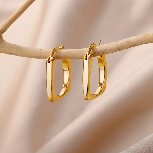 Deslumbrantes brincos dourados para um toque de elegância refinada