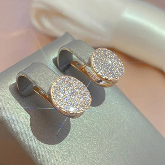 Brincos elegantes e brilhantes, perfeitos para qualquer ocasião!