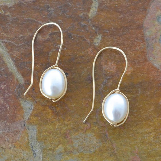 Brincos Elegantes de Pérolas Douradas Antigas para um Toque de Glamour
