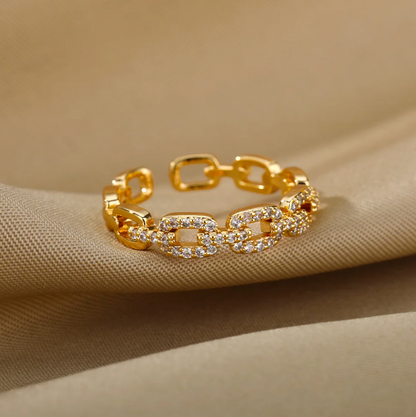 Anel requintado banhado a 18 quilates com corrente de amor radiante e pedras de strass brilhantes