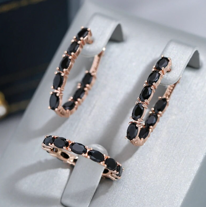 Zirconia negra luxuosa em um elegante design folheado a ouro rosé de 18 quilates para um look de noite glamouroso