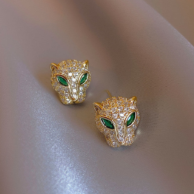 Brincos de leopardo dourados estilizados para um toque de glamour