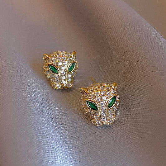Brincos de leopardo dourados estilizados para um toque de glamour