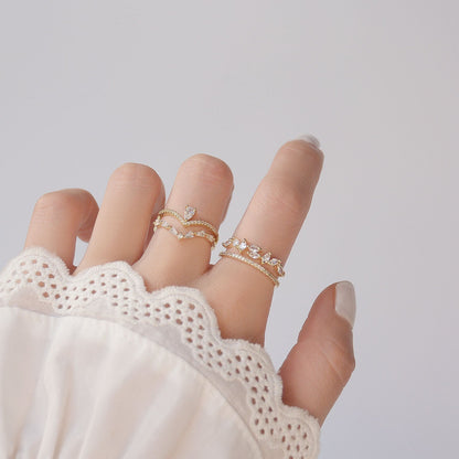 Anel de ouro elegante com design de zircônia personalizável