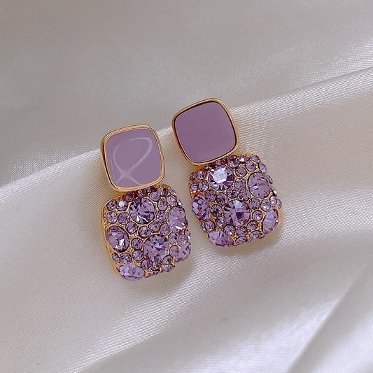 Brincos roxos elegantes com incrustação de zircônia brilhante